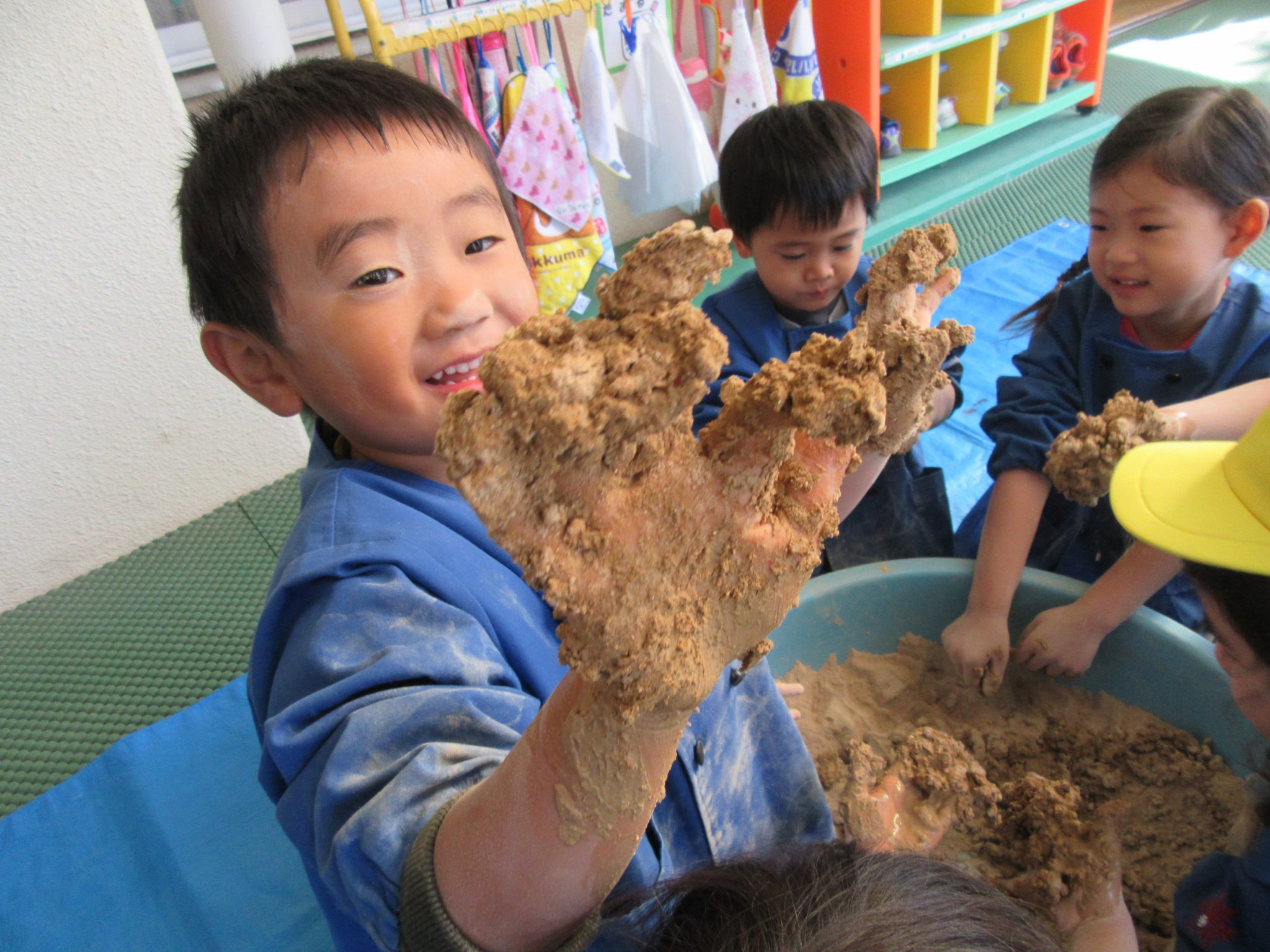 テラコッタ粘土で作ろう 年少保育参加 １１月１３日 山梨大学教育学部附属幼稚園